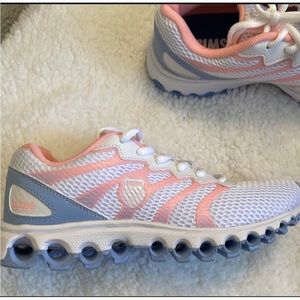 KSWISS Women’s NEW!! Size 7